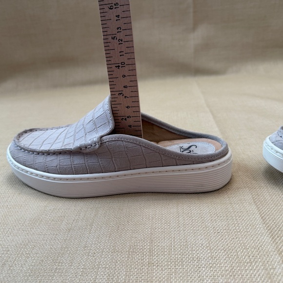 Sofft Cream/Egg Leather Slip On Mule Sneakers - Picture 11 of 11